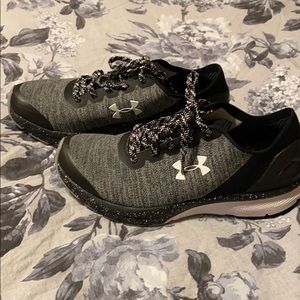 Brand new charged under armour tennis shoes